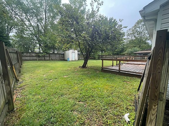 5th image of 1007 W Laurel St