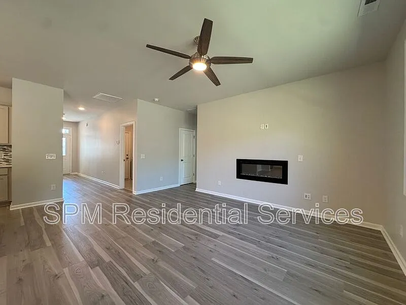 3 bed, 2.0 bath, 1492 sqft, $2,200 — Photo 4