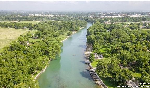 2nd image of 1147 River Rock