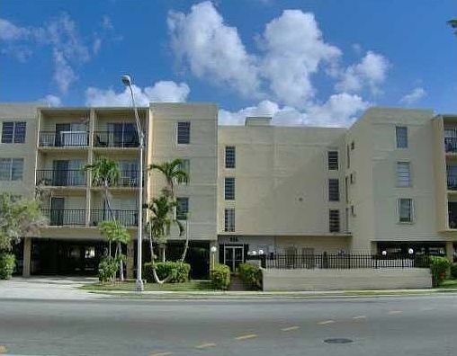 2nd image of 555 NE 123rd St APT 300