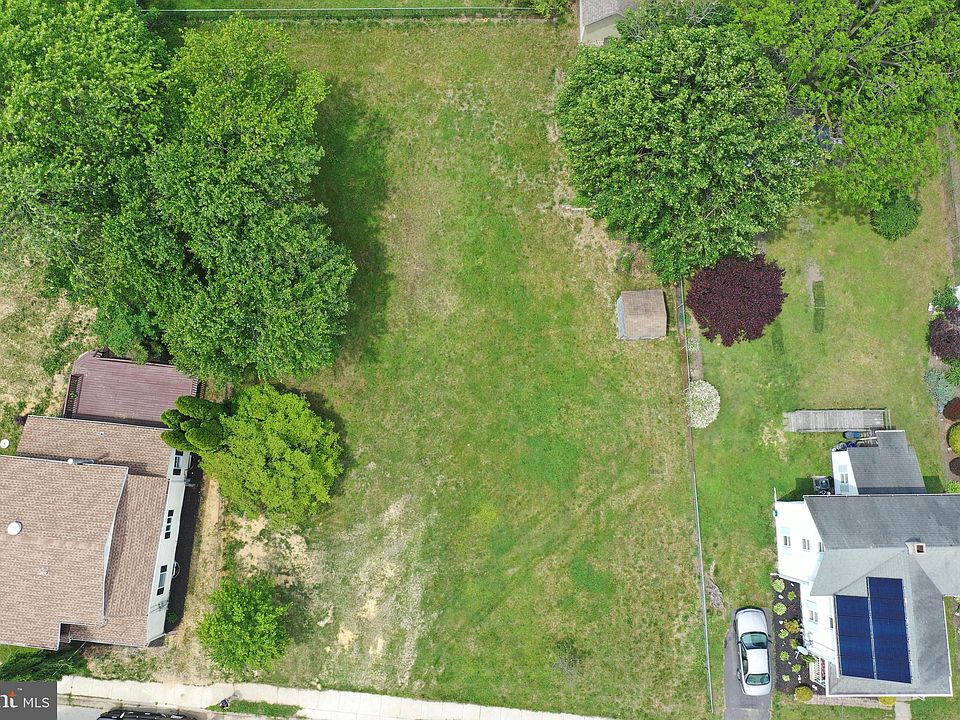 2nd image of 329 Center St