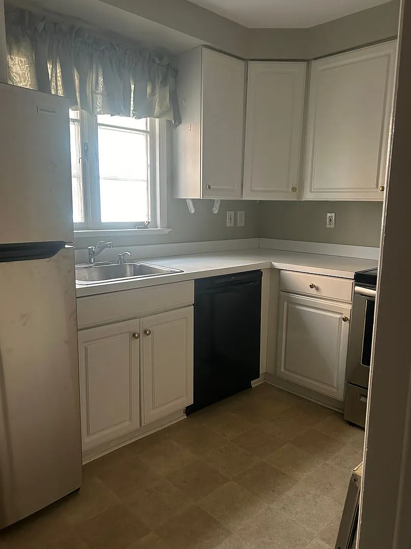 Building Photo - 1 bed, 1.0 bath, 1054 sqft, $1,925