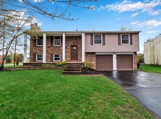 4 W Klein Rd, Williamsville, NY 14221