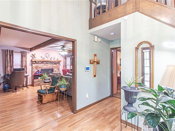 3rd image of 1519 Shady Ln