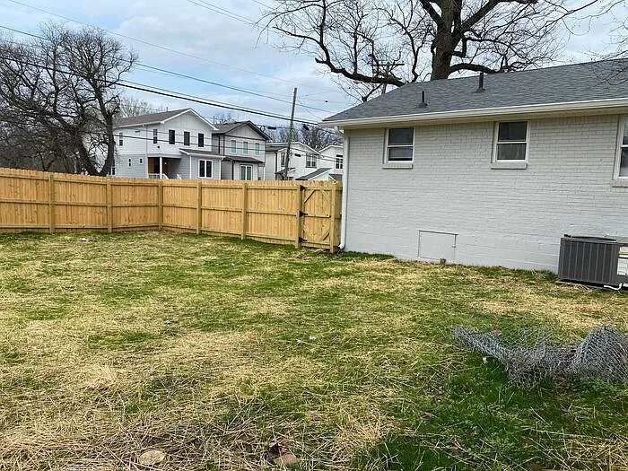 2 bed, 1.0 bath, 700 sqft, $1,595 — Photo 2