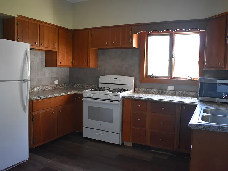 118 Ives Ave #A — Photo 2