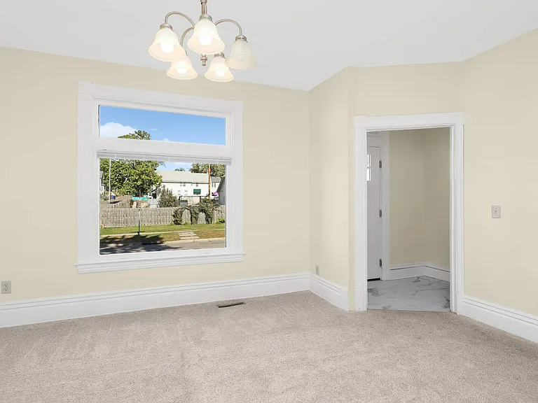 460 Beaumont St — Photo 32