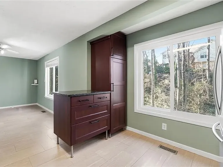 204 Hillcrest Rdg — Photo 11