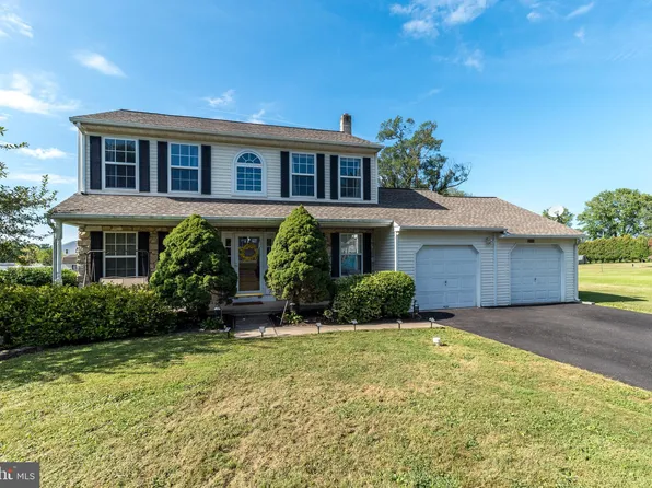 215 Hibiscus Dr, Chalfont, PA 18914