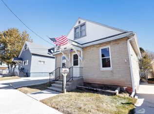 1611 Jackson St, Two Rivers, WI 54241