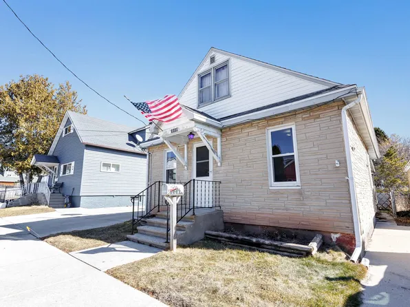 1611 Jackson St, Two Rivers, WI 54241