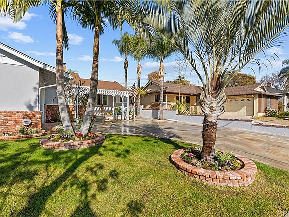 5th image of 15667 Yermo St