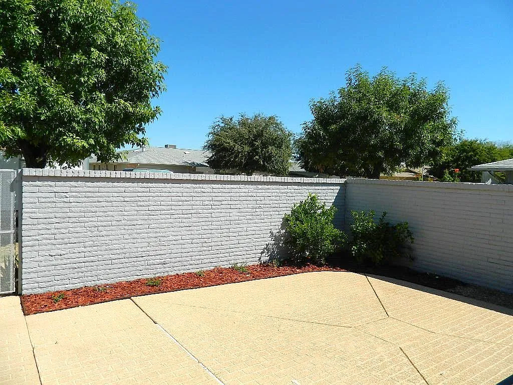 12915 W Prospect Dr — Photo 2