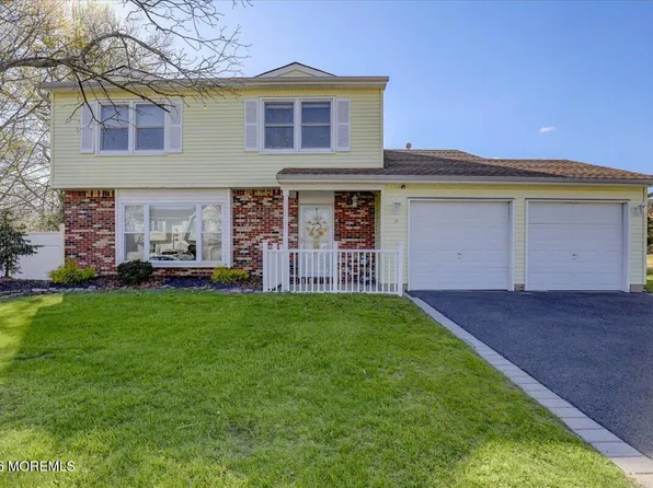 16 Regina Drive, Howell, NJ 07731