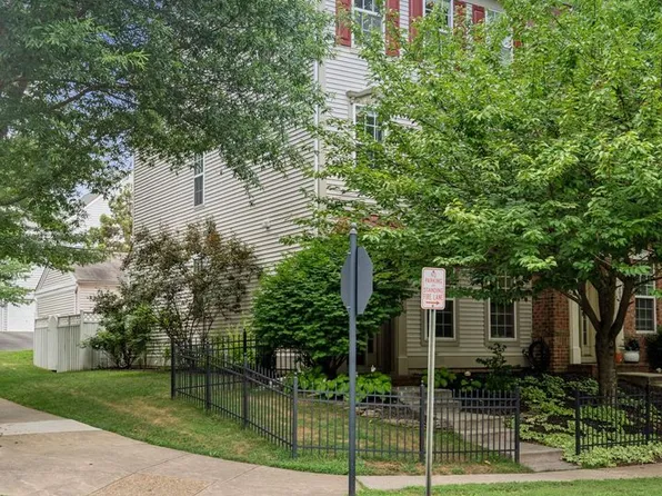20353 Bowfonds St, Ashburn, VA 20147