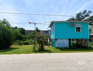 137 W 3rd Ave, Gulf Shores, AL, 36542