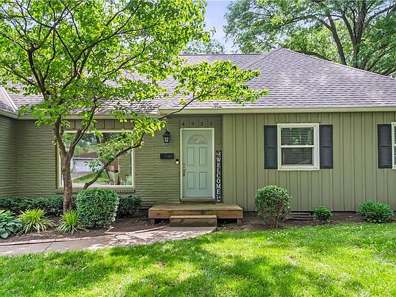 2nd image of 4921 Howe Dr
