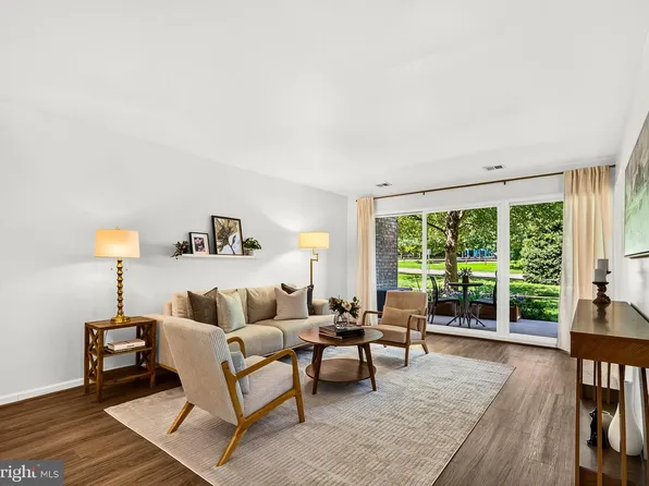 3031 Borge St APT 112, Oakton, VA 22124