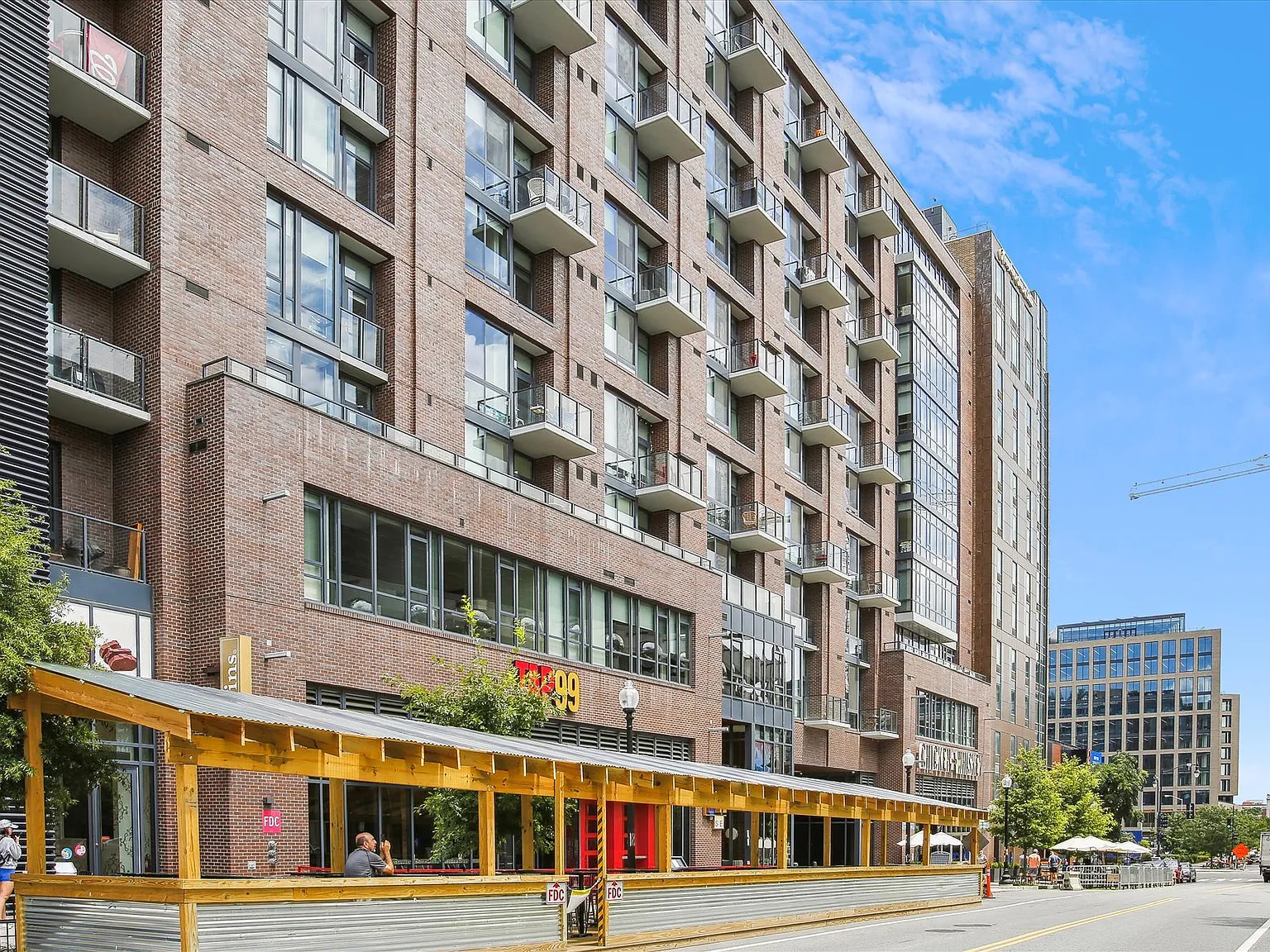 1 bed, 695 sqft, $2,200 — Photo 4