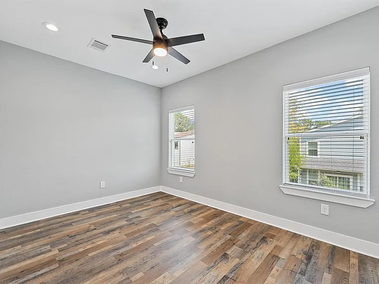 7704 Sealey St — Photo 14
