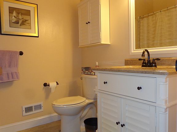 3rd image of 129 Jeffords Ct