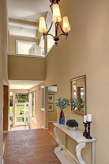 5 bed, 4635 sqft, $8,000 — Photo 3