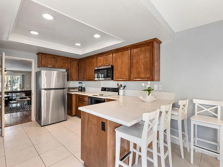 69 Kingston Ct W — Photo 22