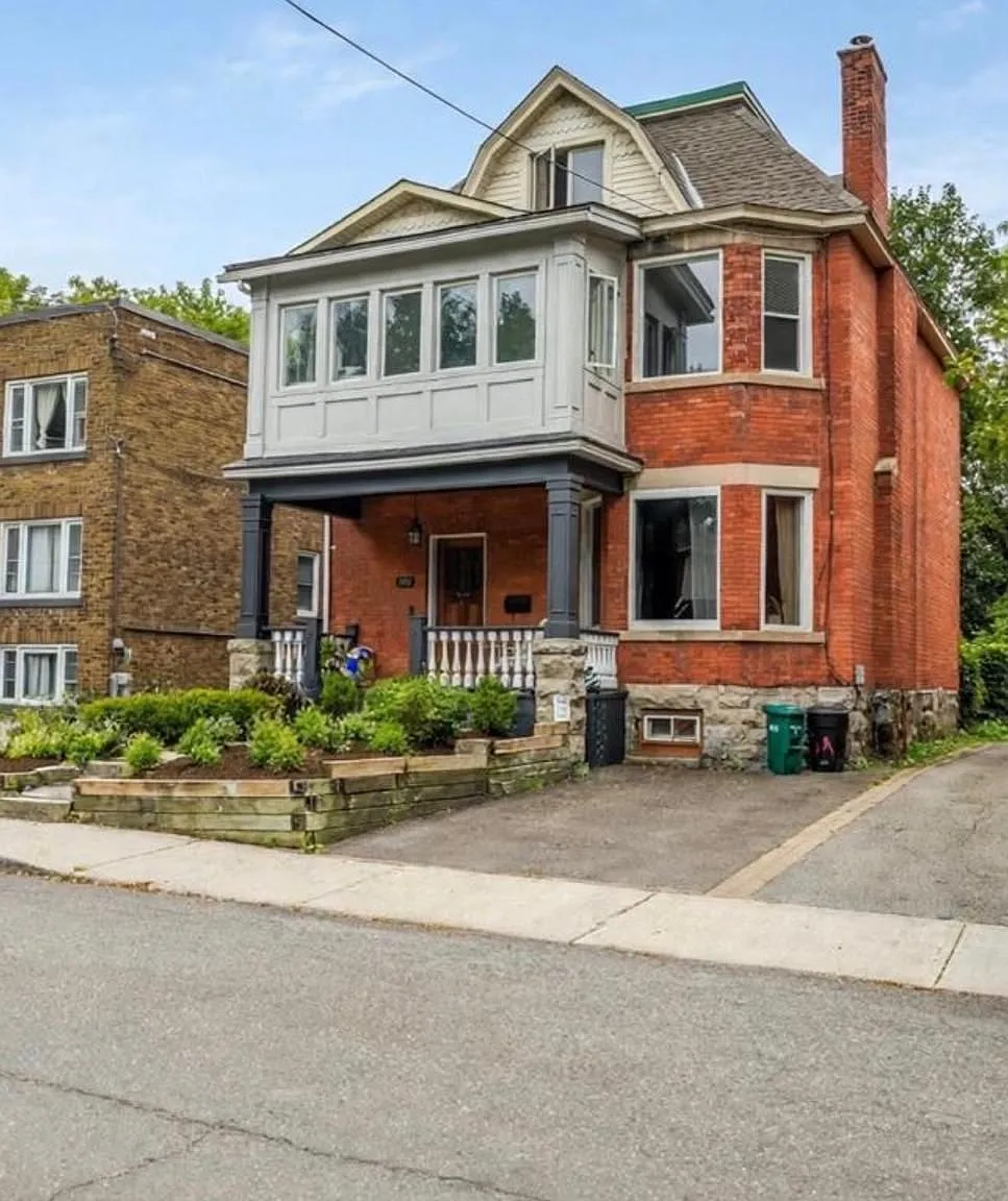 4 bed, $3,950 — Photo 1