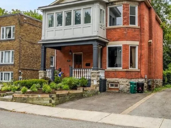 135 Hawthorne Ave #A, Ottawa, ON K1S 0B2