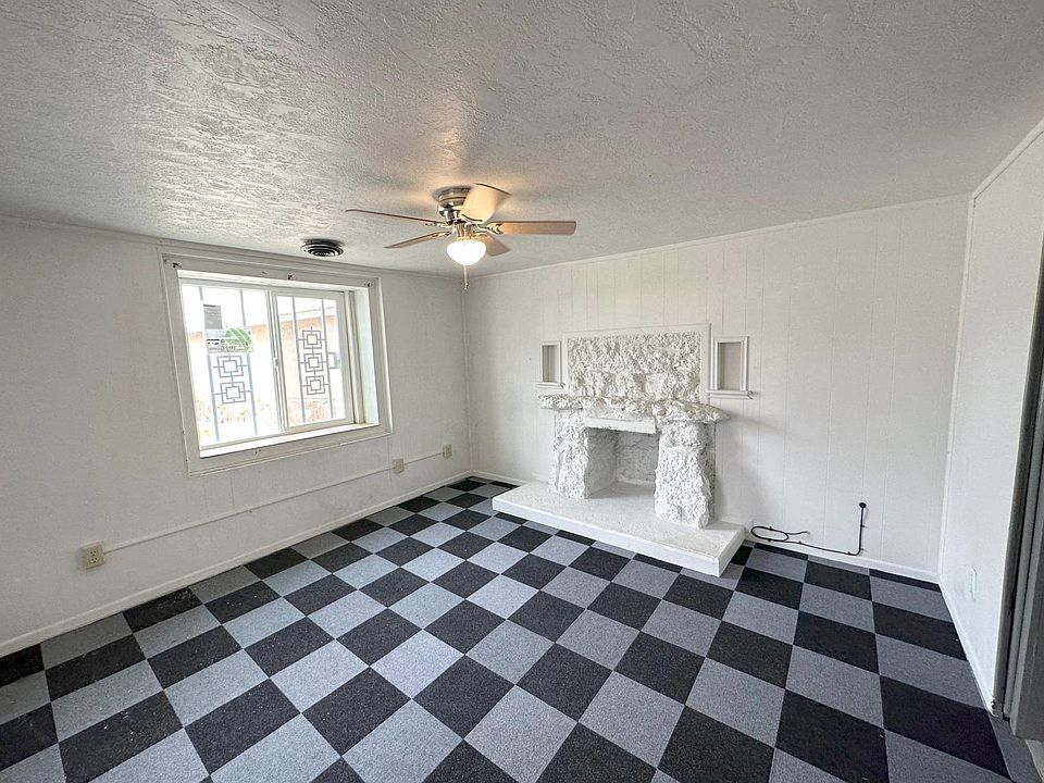 1st image of 403 Tecolote St