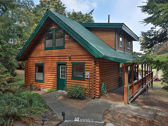 View as you enter the property, driveway is to photographer's back.