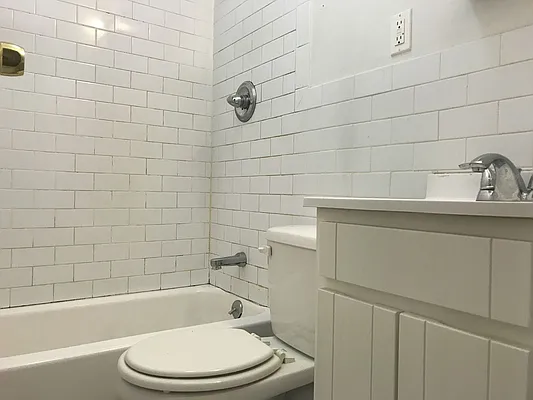 Rented by Astoria Realty | media 14