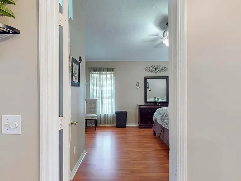 4557 SW Athena Dr — Photo 2