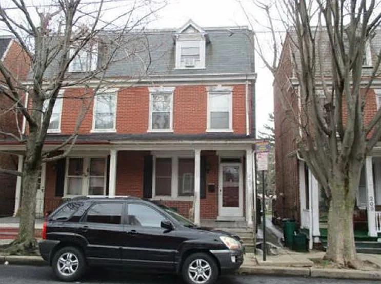 207 Fairview Ave photo 1