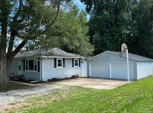 275 E Broadway St, Argenta, IL 62501