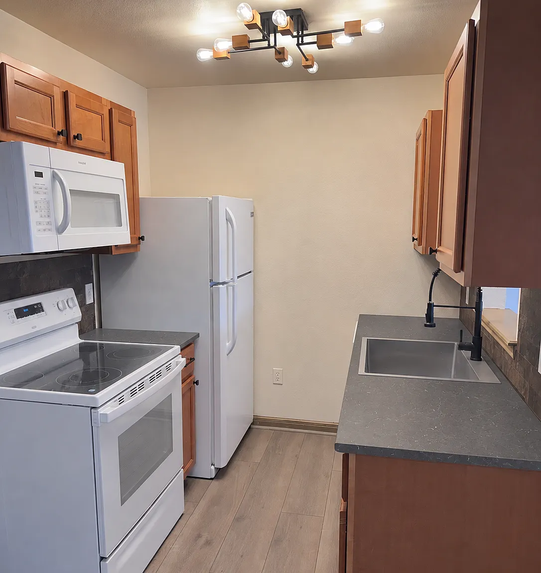 2 bed, 900 sqft, $1,345 — Photo 3