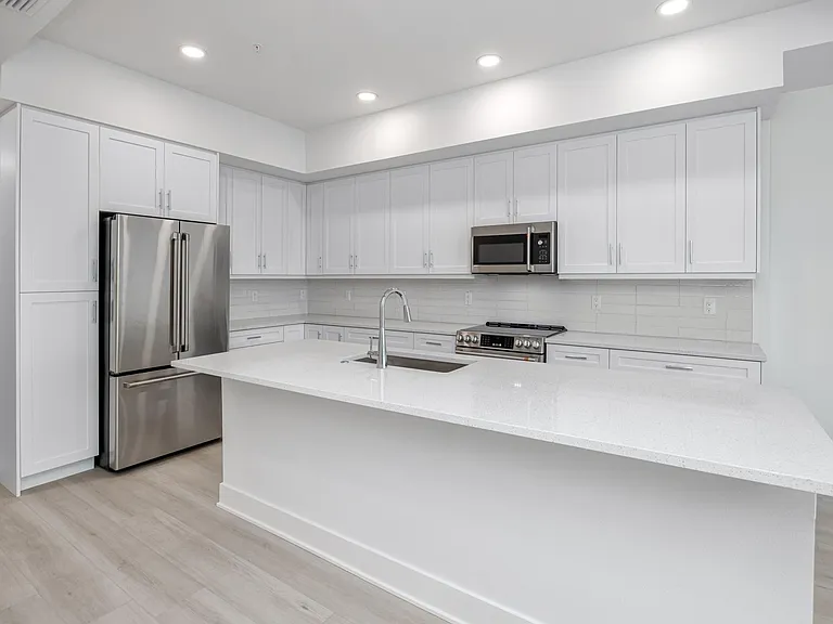 400 150th Ave #503 — Photo 1
