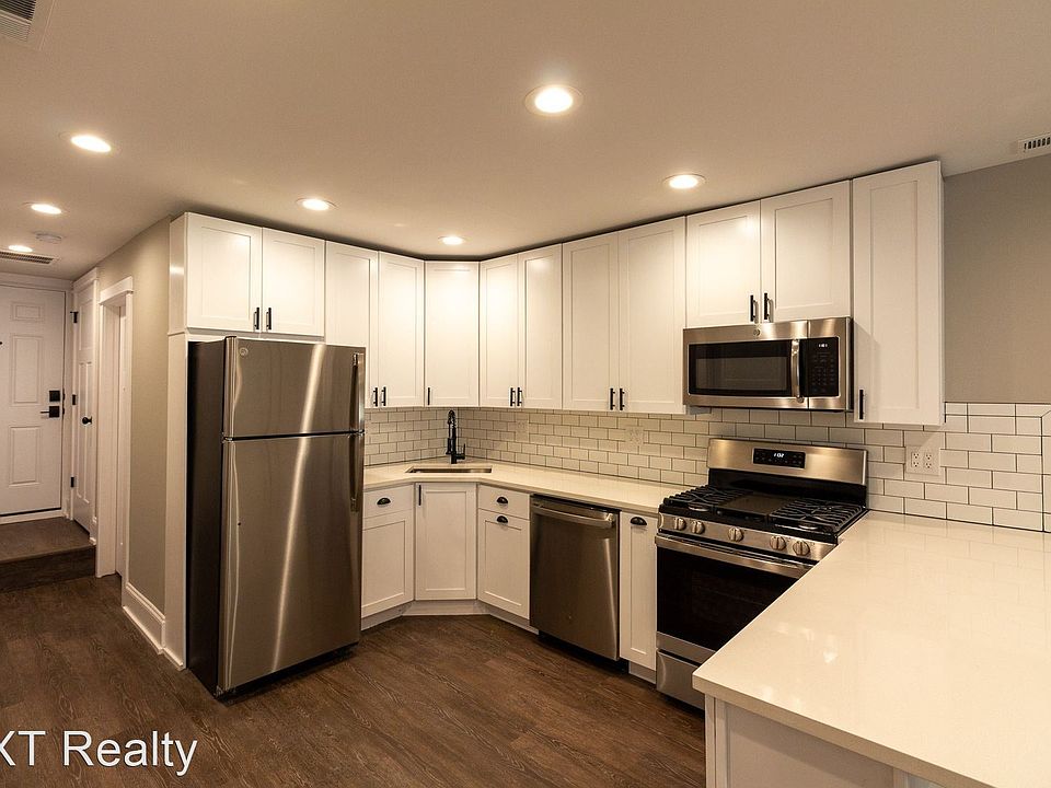 1st image of 2618 W Evergreen Ave #8580797