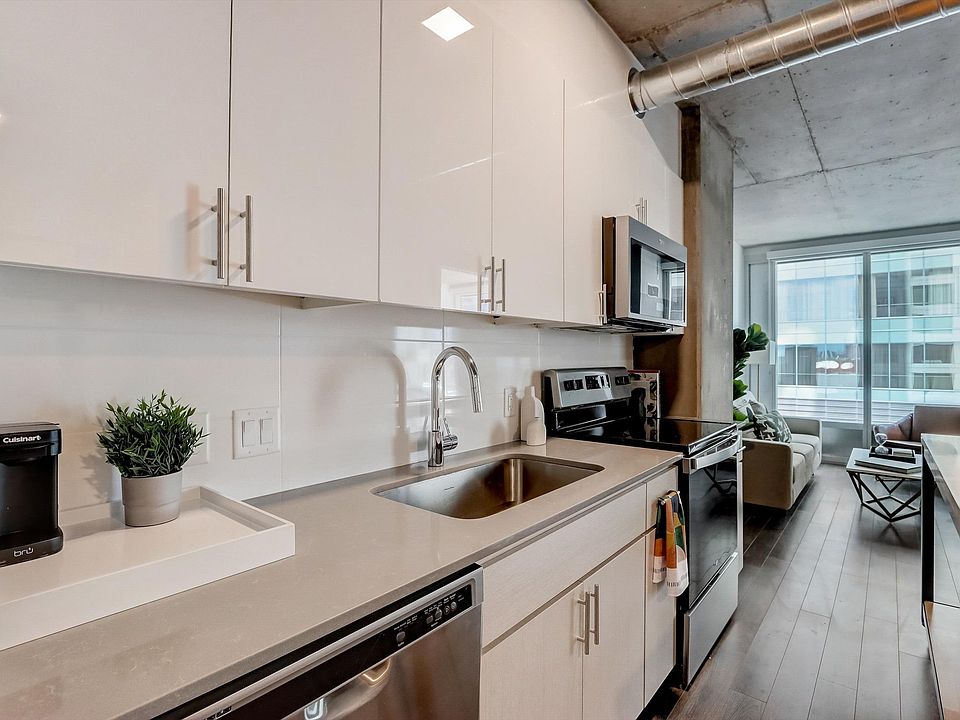 1BR/1BA Full Size Kitchen Appliances Included