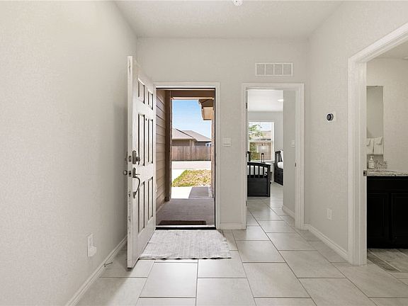 3rd image of 1618 Comfy Way #3