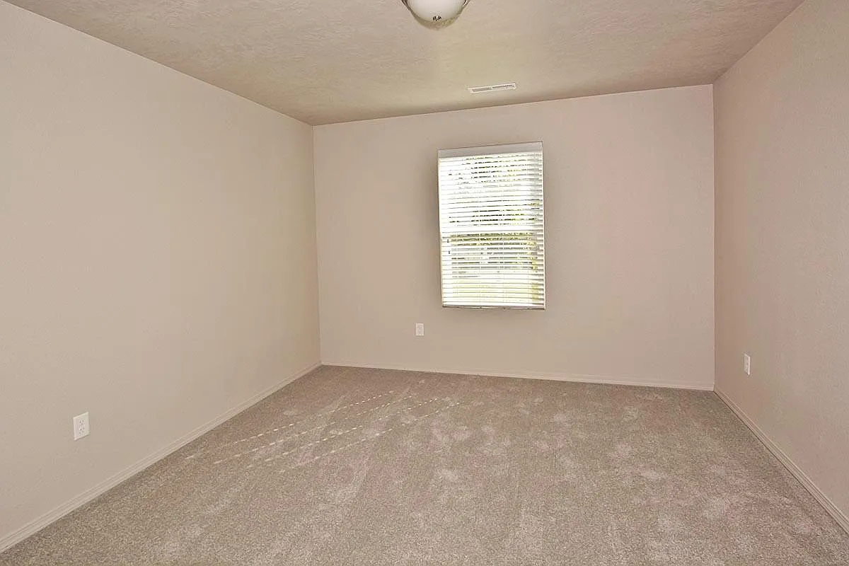 3 bed, 1400 sqft, $2,325 — Photo 4