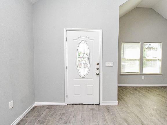 3rd image of 16948 W Ivanhoe
