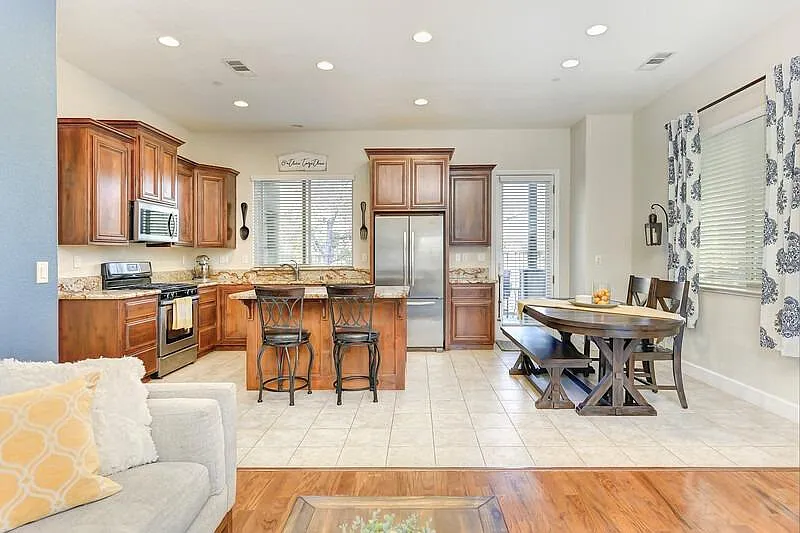 Penryn Townhome — Photo 3