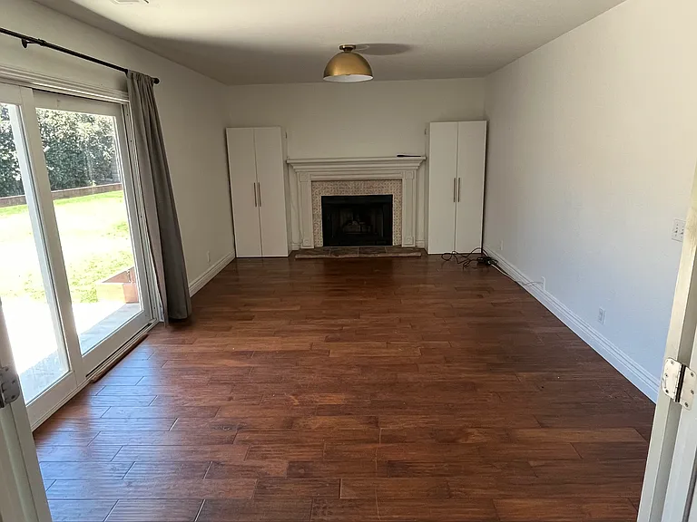 Bonus room - fireplace/ playroom