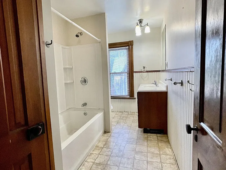 1524 W 4th St — Photo 20