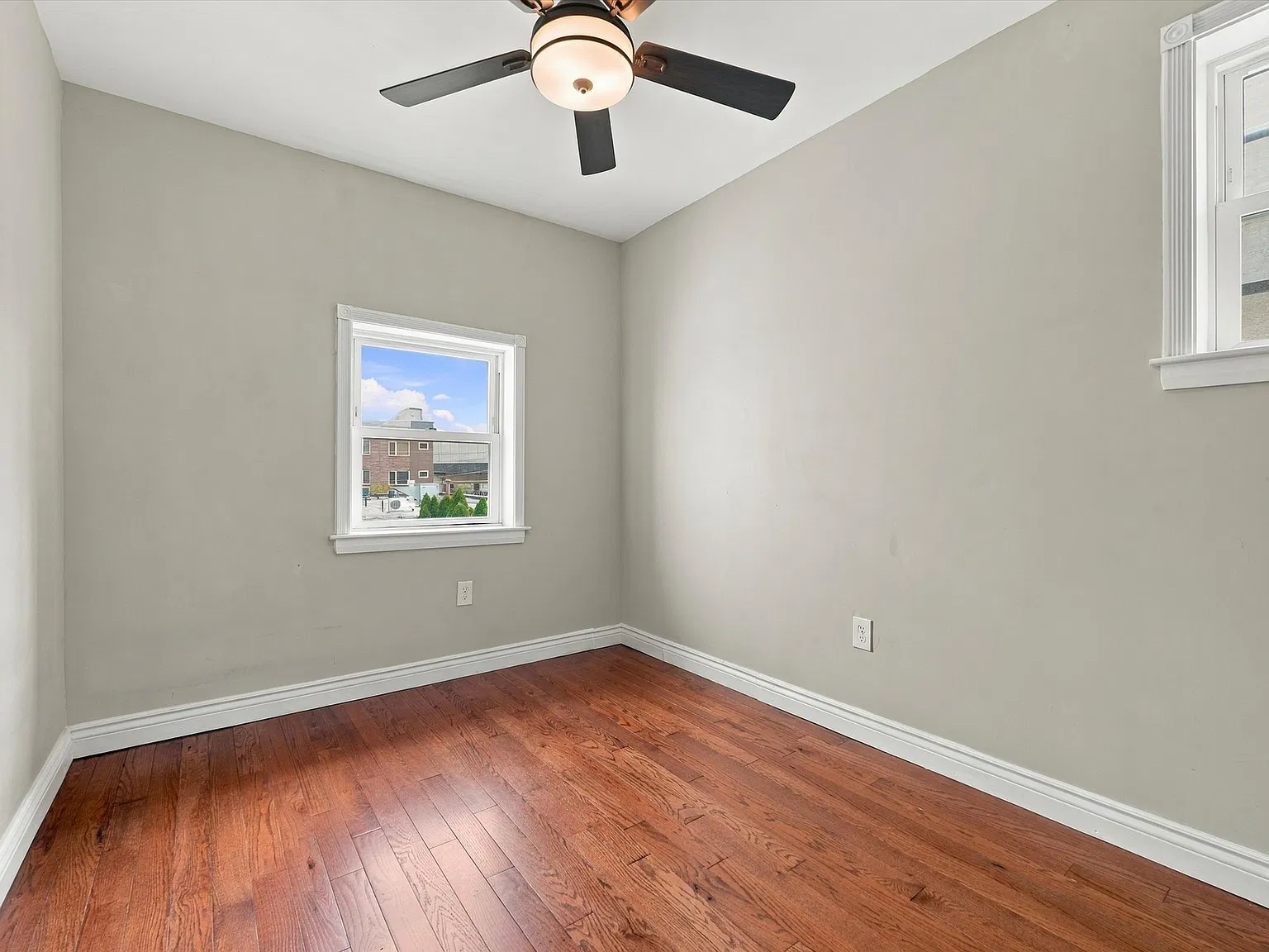 3 bed, 862 sqft, $2,800 — Photo 2