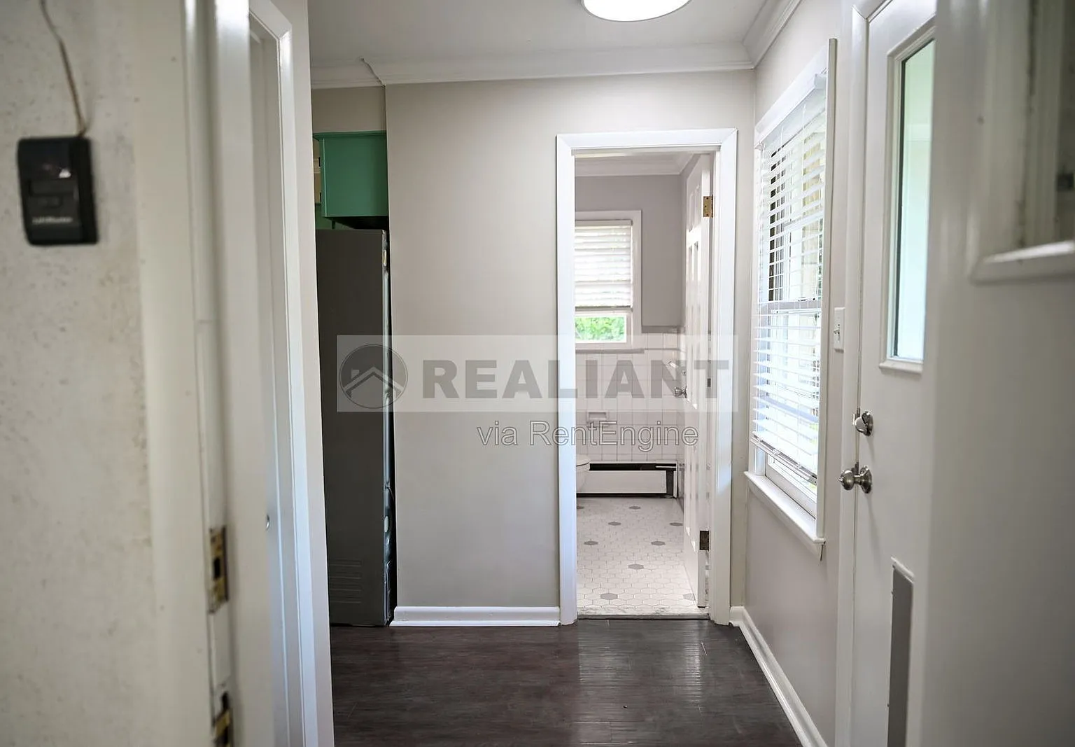 3 bed, 1.5 bath, 1600 sqft, $2,195 — Photo 2
