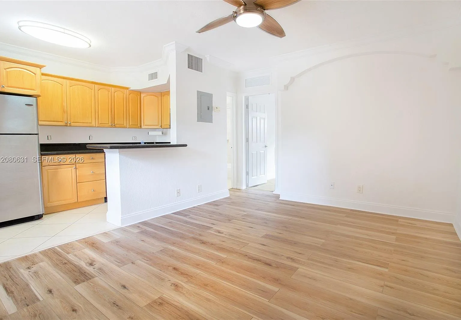 Sevilla Courts Condo — Photo 4