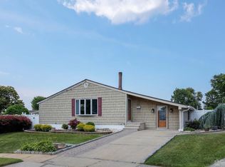 6 Woodlawn Cir, Keyport, NJ 07735