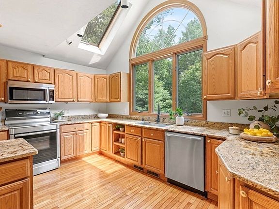 4th image of 350 Highland St